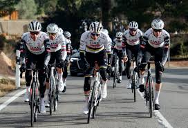Drei Fahrer bleiben bei Emirates Team XRG